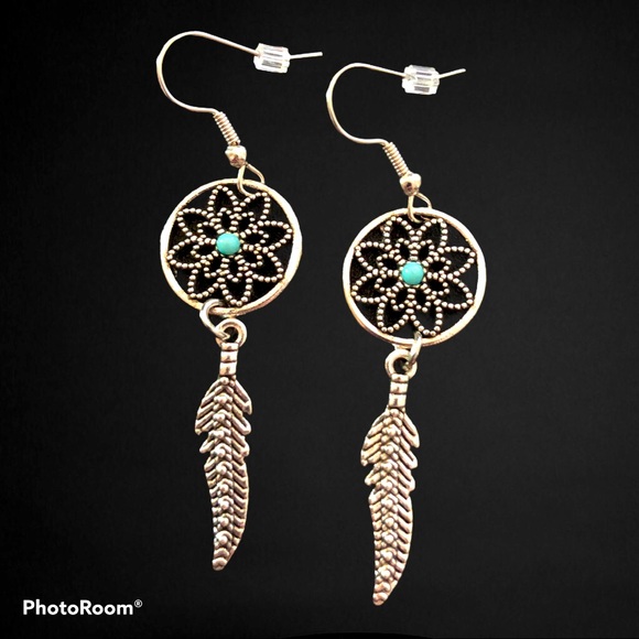 Jewelry - NWT‎ Boho Western Feather Floral Dreamcatcher Silver Tone